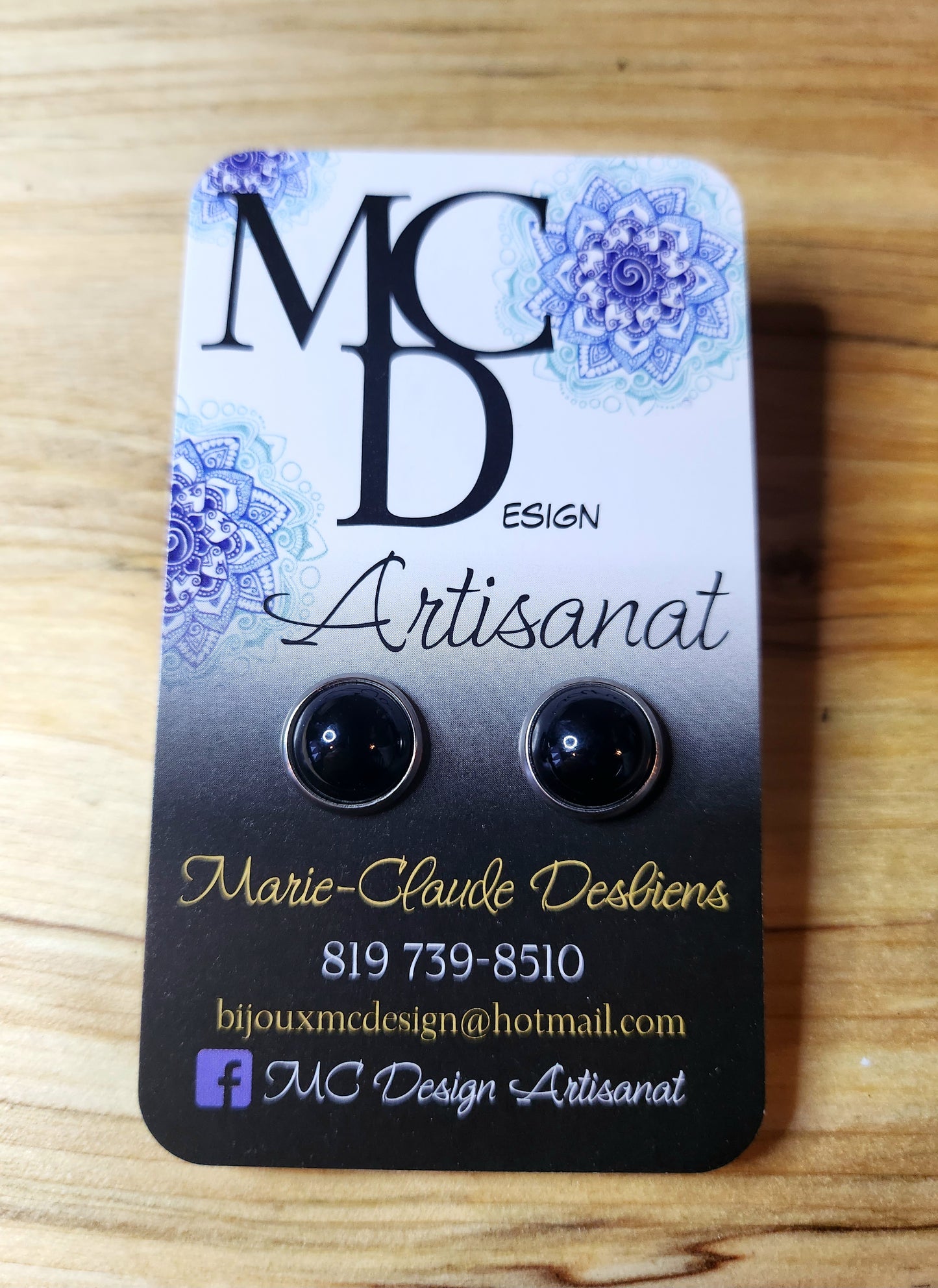 Clous d'oreilles Cabochon noir