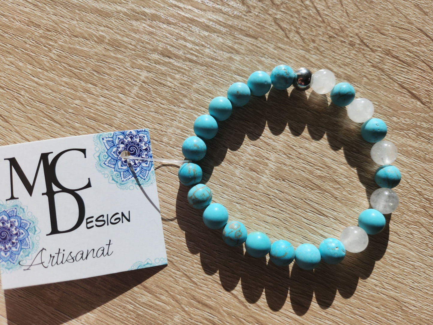 Bracelet en pierre semi-précieuses avec billes de 8mm. Turquoise matte et Quartz snow.