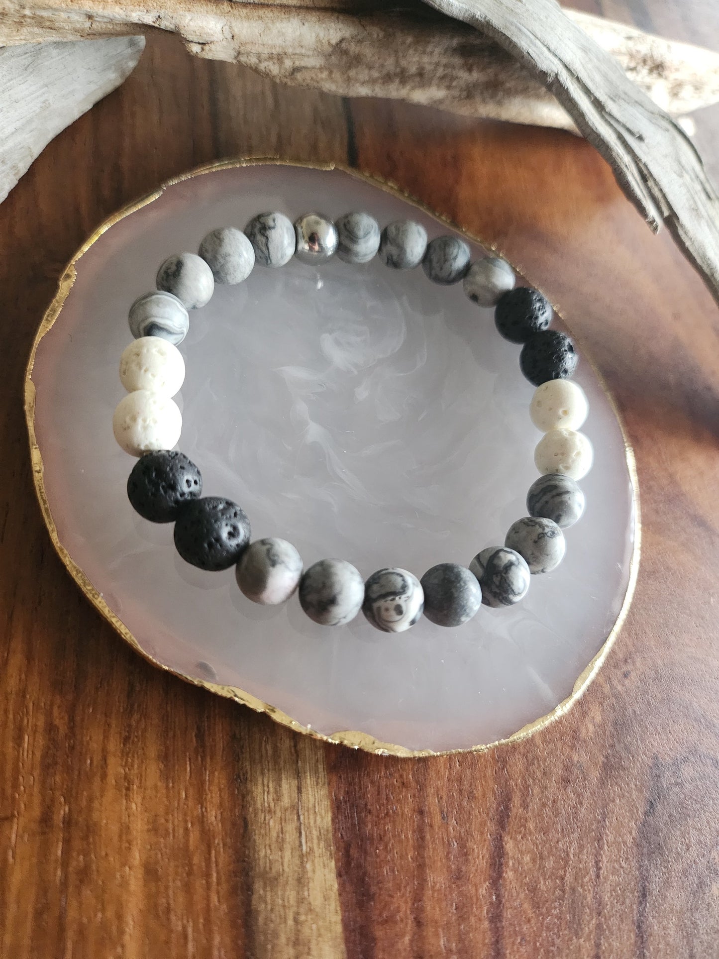 Bracelet en pierre semi-précieuses avec billes de 8mm. Pierres de lave et Jaspe gris.