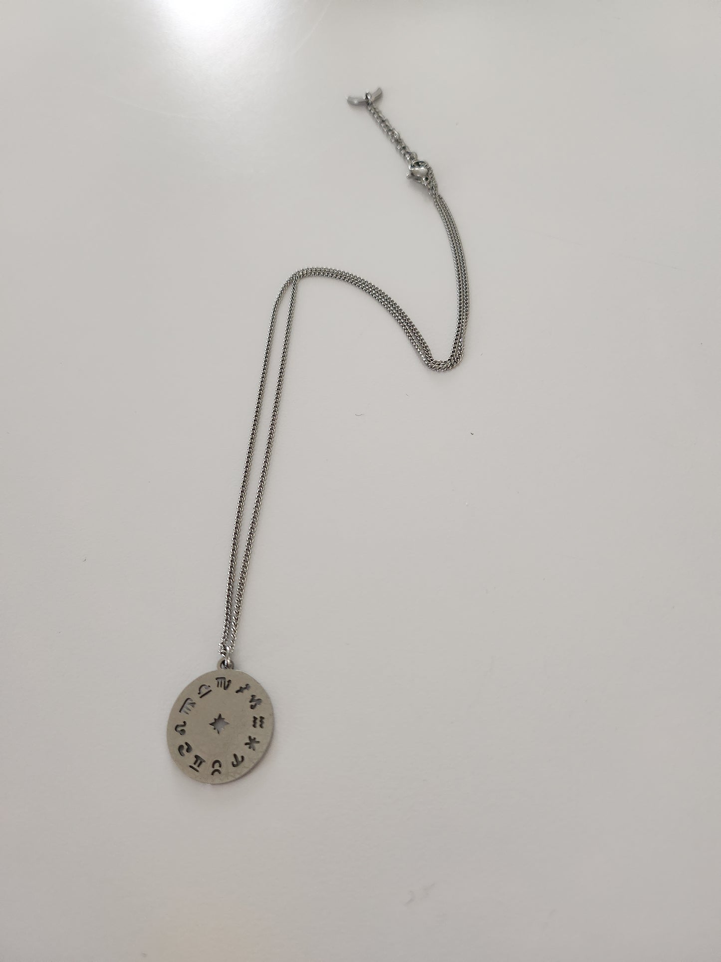 Collier mi-long Roue astrologie