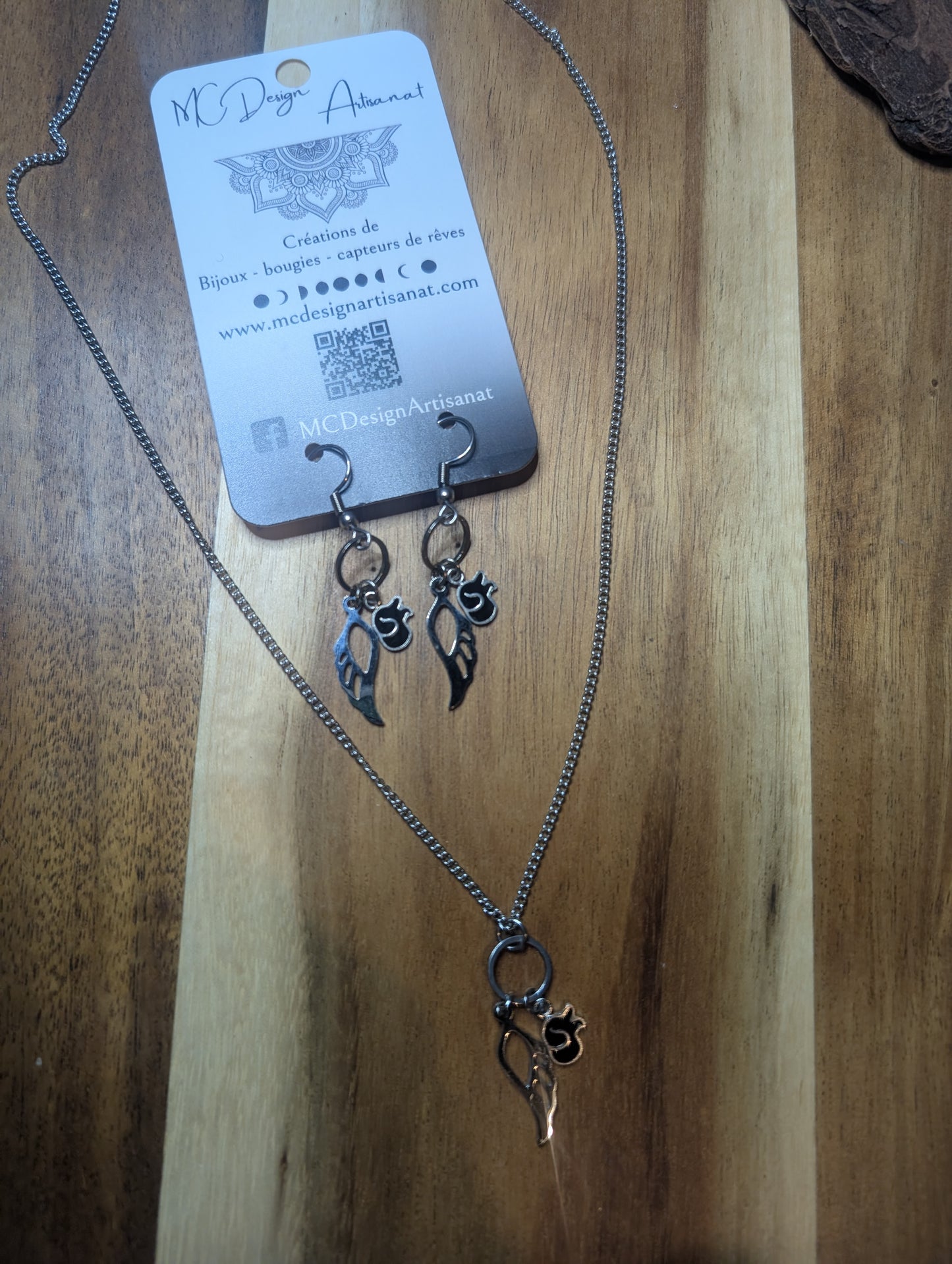 Ensemble collier et boucles d'oreilles