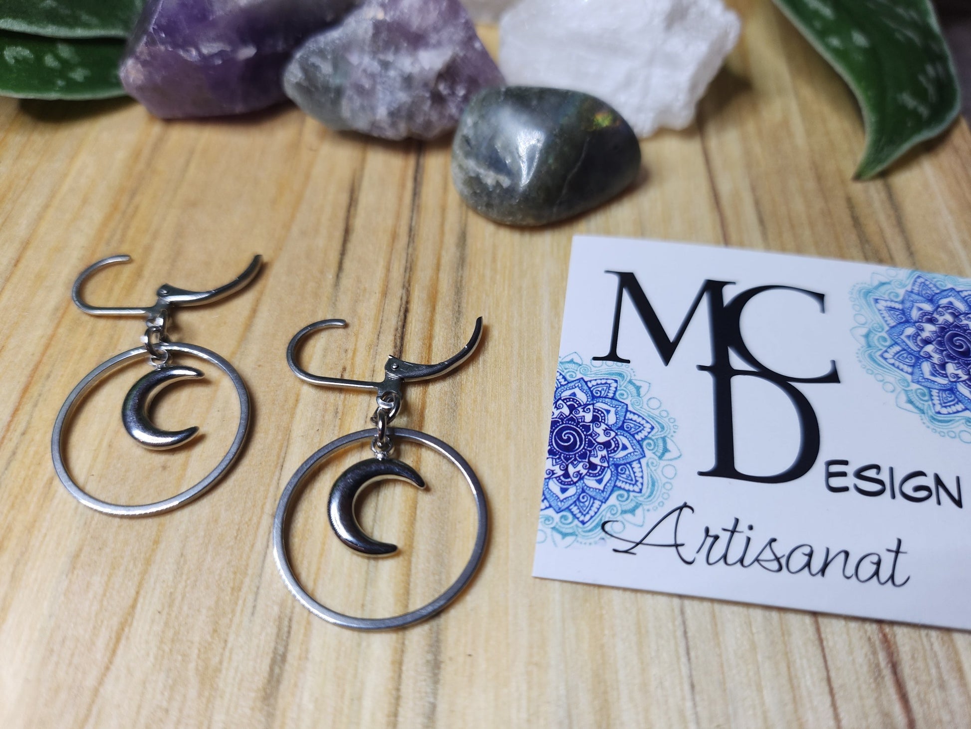 Boucles d’oreilles en acier inoxydable. Superbe et polyvalente :) Disponible en version Lune et version Soleil