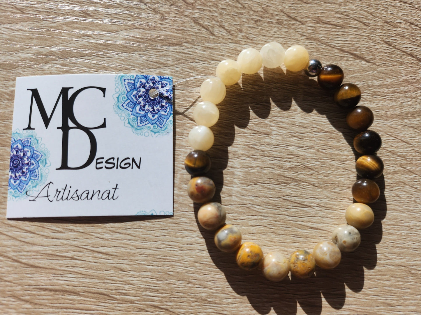 Bracelet en pierre semi-précieuses avec billes de 8mm. Oeil de tigre jaune, agate crazy lace et calcite.