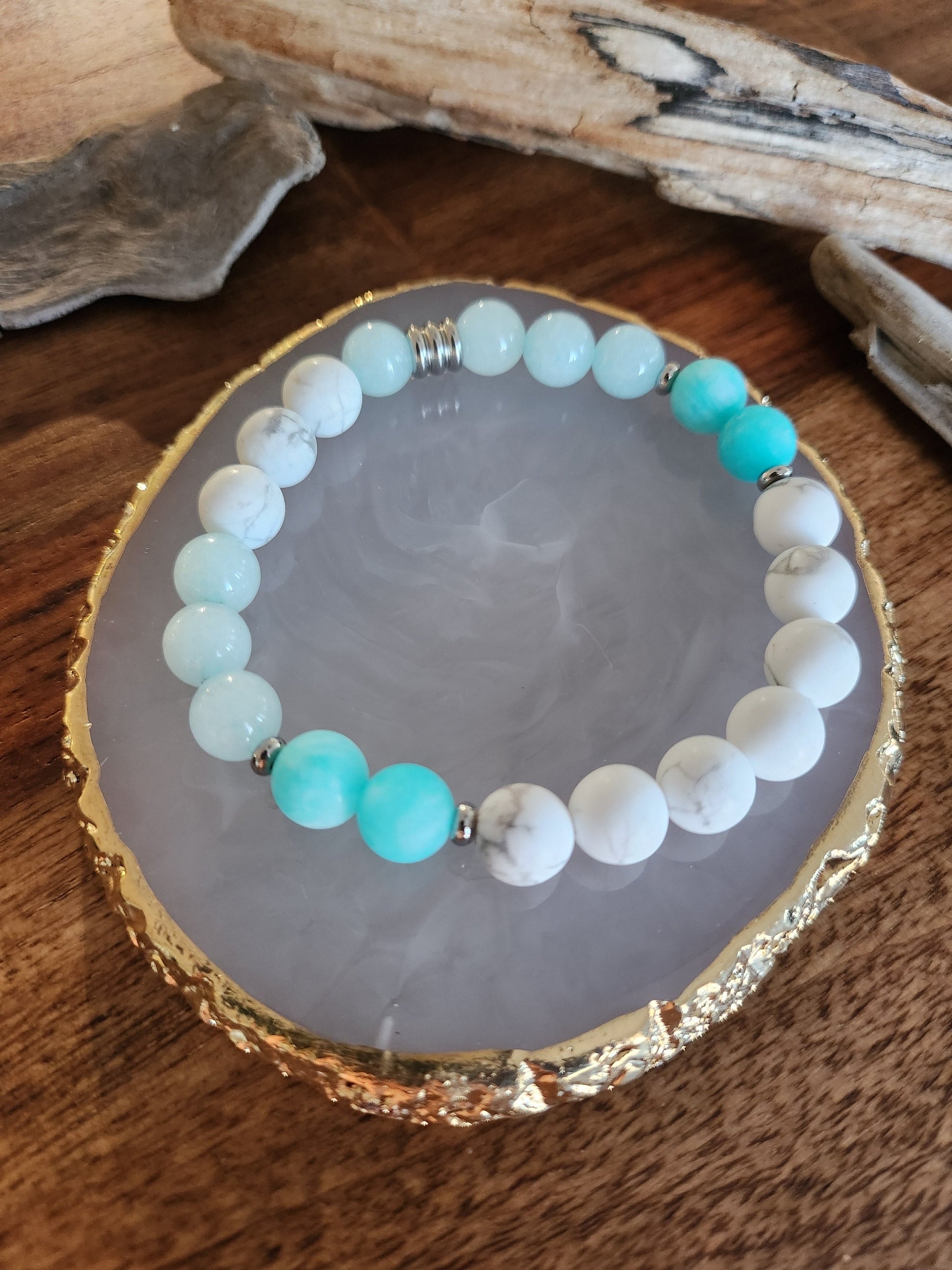 Bracelet en pierre semi-précieuses avec billes de 8mm. Howlite matte, Amazonite et Amazonite frost matte.