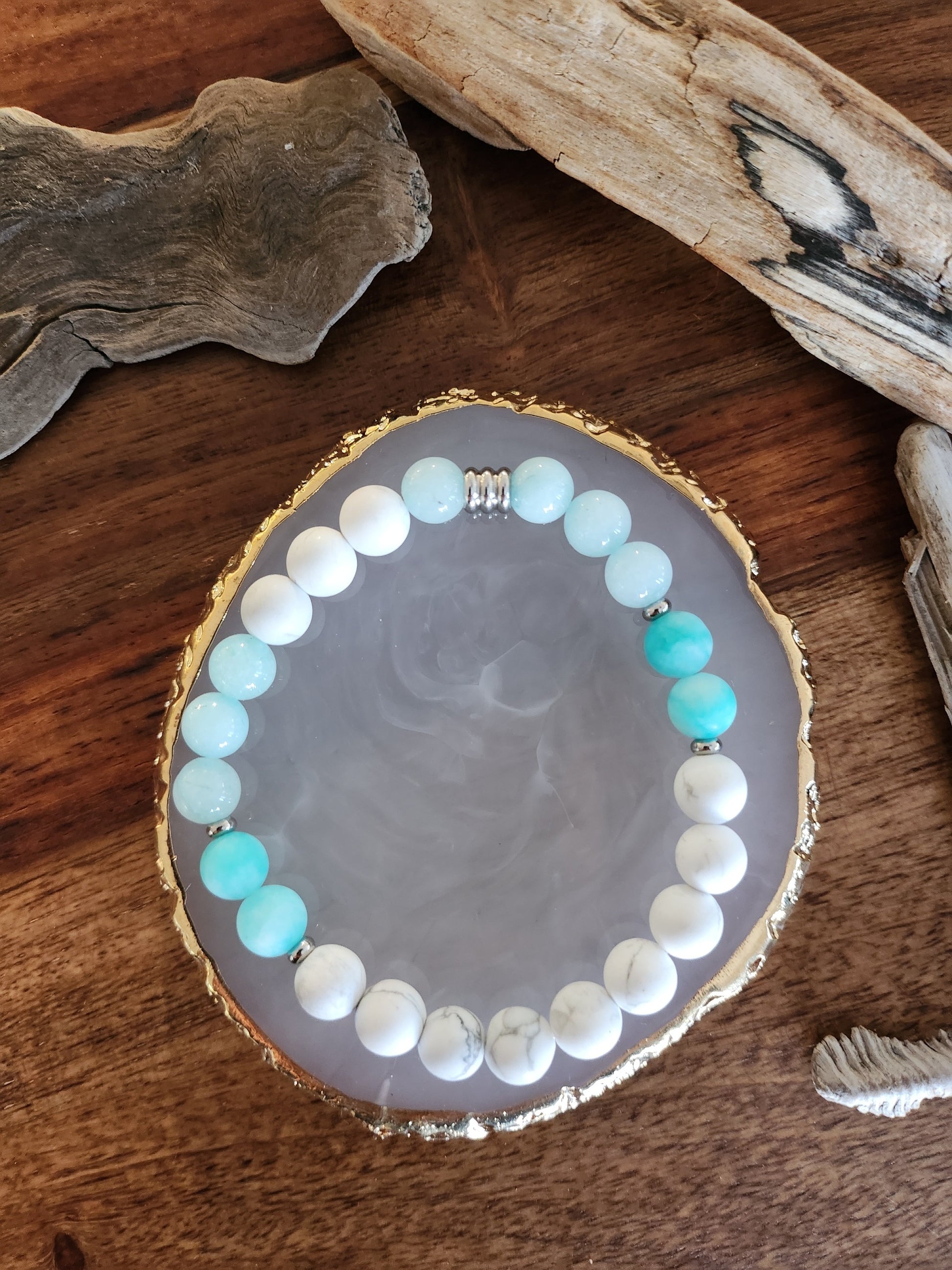 Bracelet en pierre semi-précieuses avec billes de 8mm. Howlite matte, Amazonite et Amazonite frost matte.