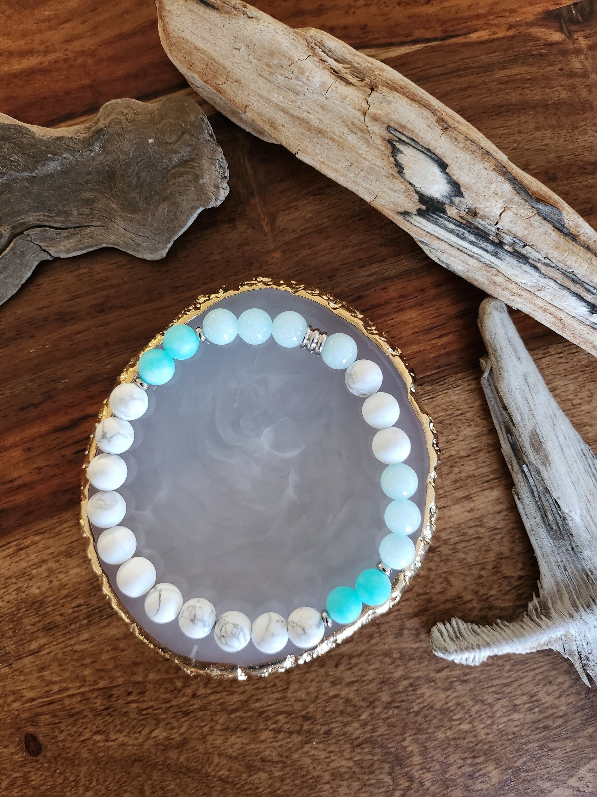 Bracelet en pierre semi-précieuses avec billes de 8mm. Howlite matte, Amazonite et Amazonite frost matte.