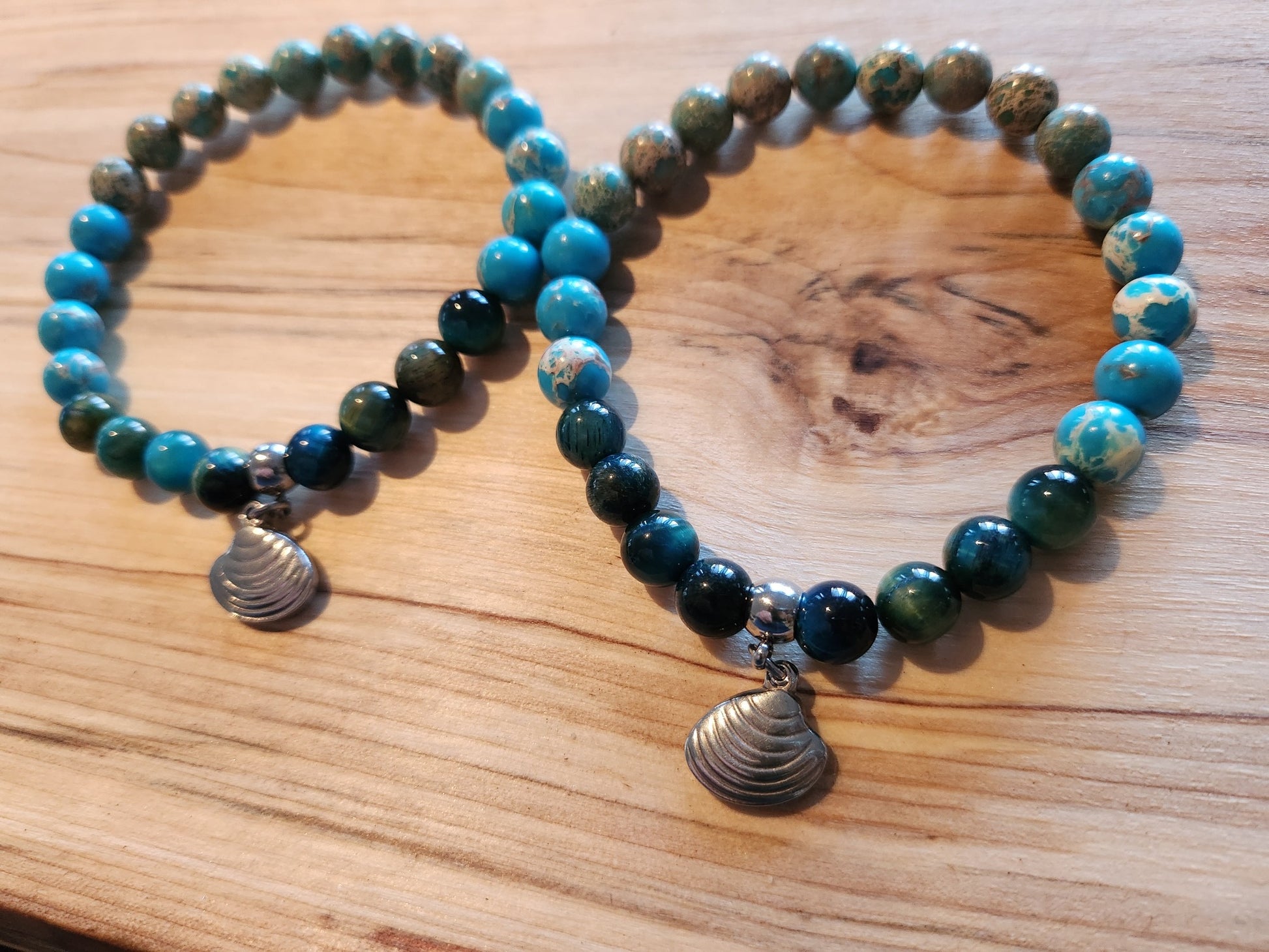 Bracelet en pierre semi-précieuses avec billes de 8mm. Jaspe sédiment et oeil de tigre turquoise