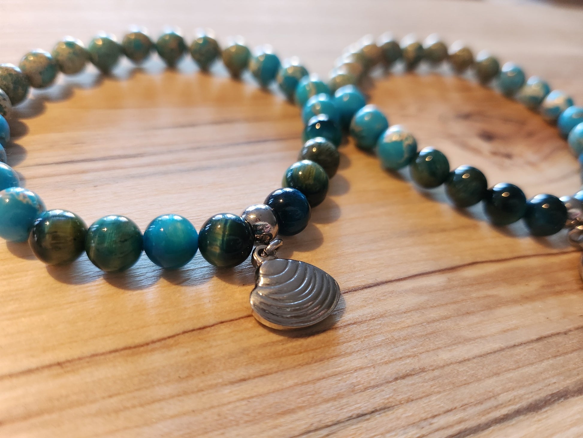 Bracelet en pierre semi-précieuses avec billes de 8mm. Jaspe sédiment et oeil de tigre turquoise