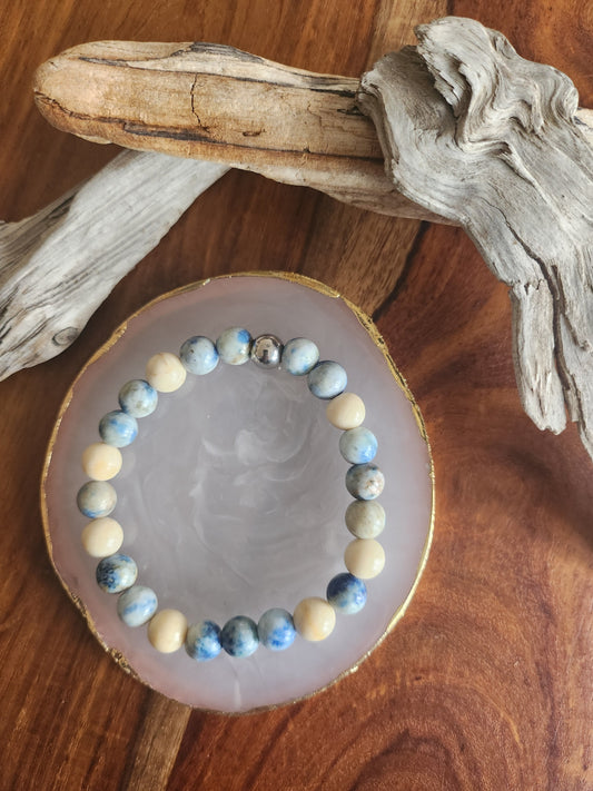 Bracelet en pierre semi-précieuses avec billes de 8mm. Agate crazy lace bleu ciel et fossil.