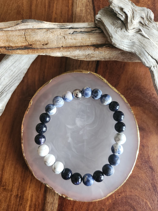 Bracelet en pierre semi-précieuses avec billes de 8mm. Goldstone bleue, Sodalite et Howlite.