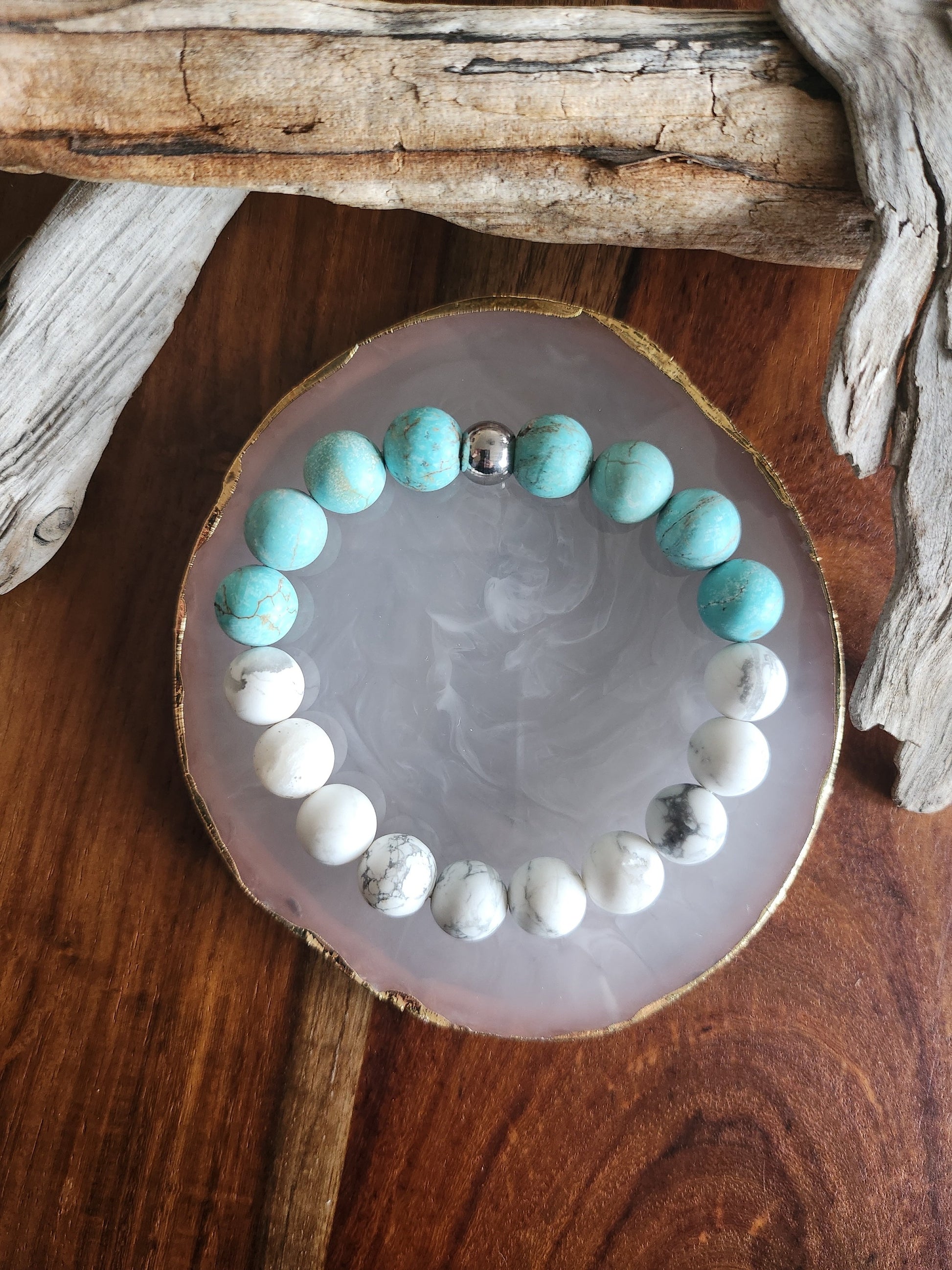Bracelet en pierre semi-précieuses avec billes de 10mm. Amazonite et Howlite mattes.