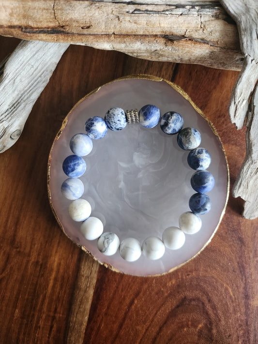 Bracelet en pierre semi-précieuses avec billes mattes de 10mm. Howlite et Sodalite matte.