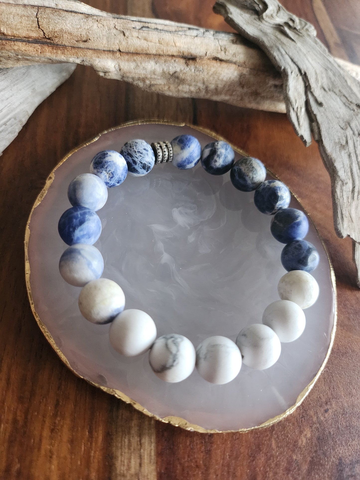 Bracelet en pierre semi-précieuses avec billes mattes de 10mm. Howlite et Sodalite matte.