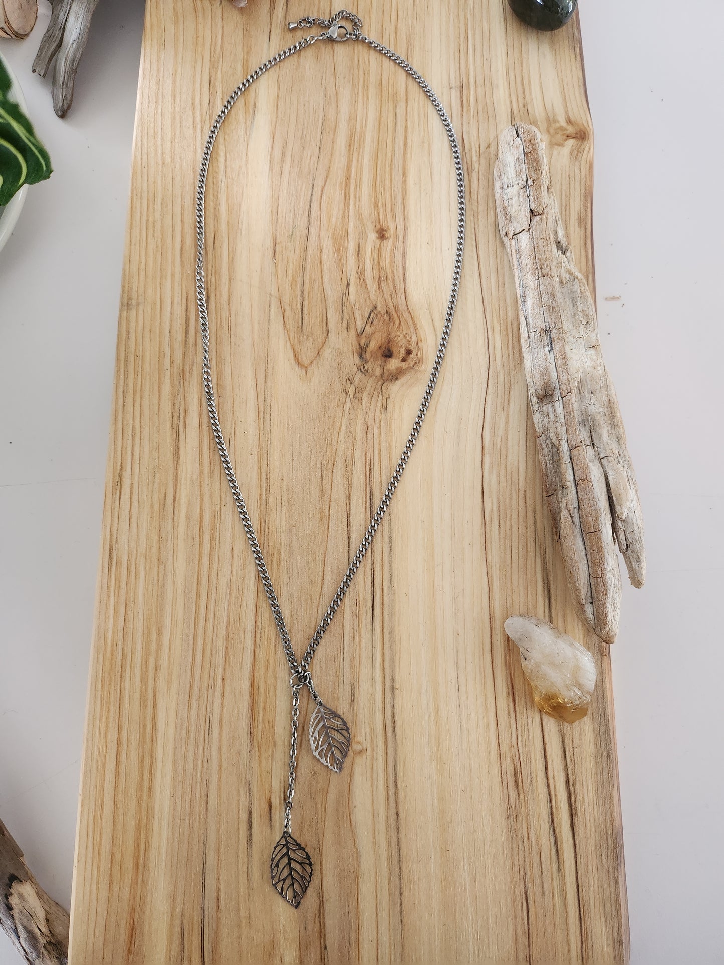 Collier mi-long Feuilles