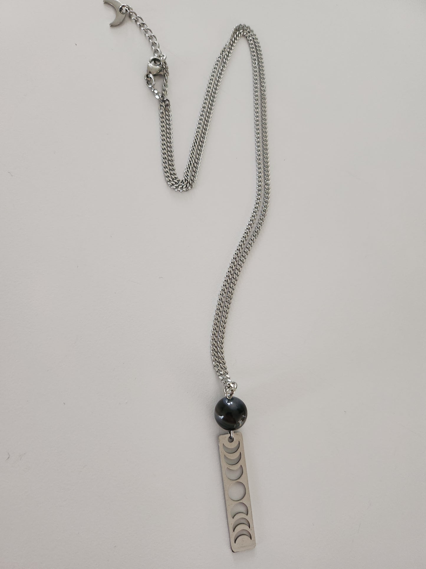 Collier mi-long Agate noire et cycle lunaire
