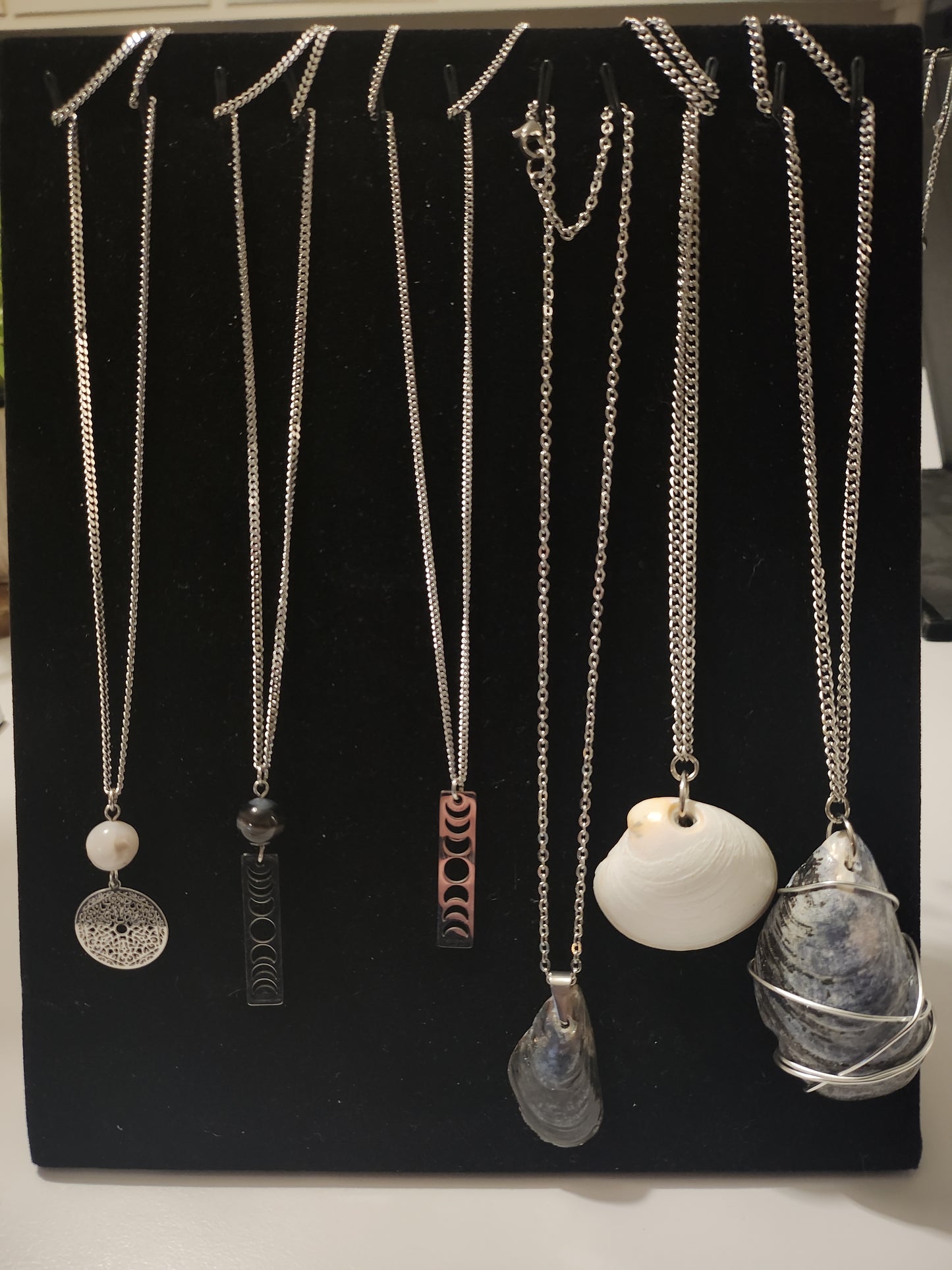 Collier mi-long Agate blanche et mandala