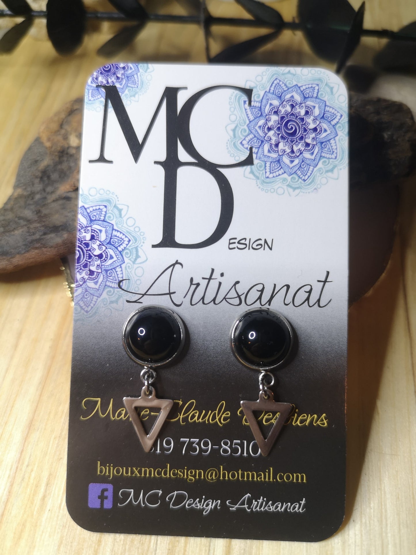 Boucles d'oreilles cabochon noir