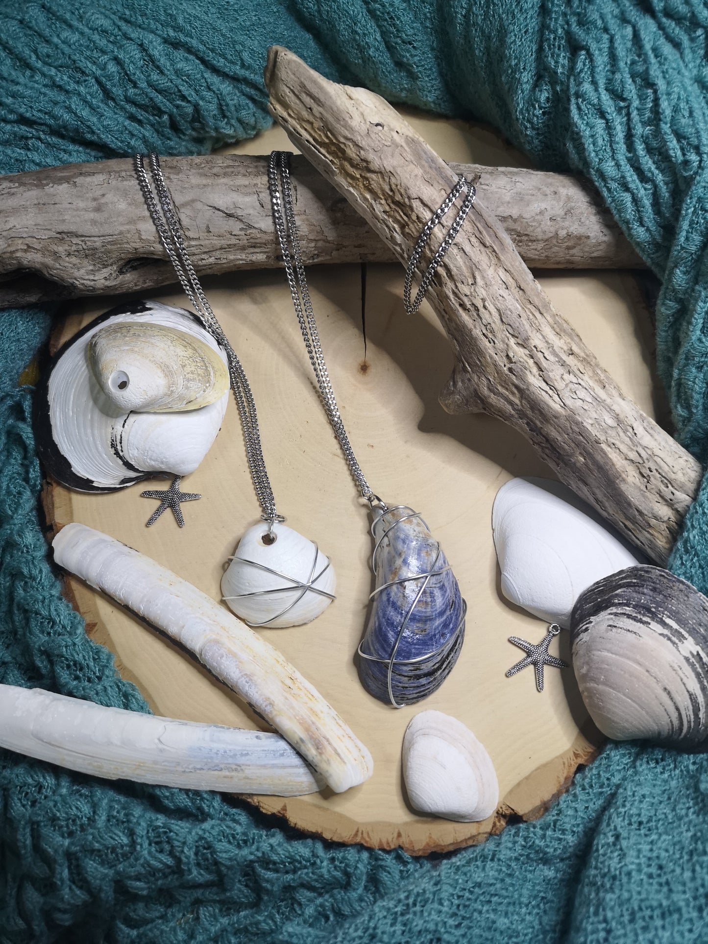 Collier avec coquillage des Îles-de-la-Madeleine