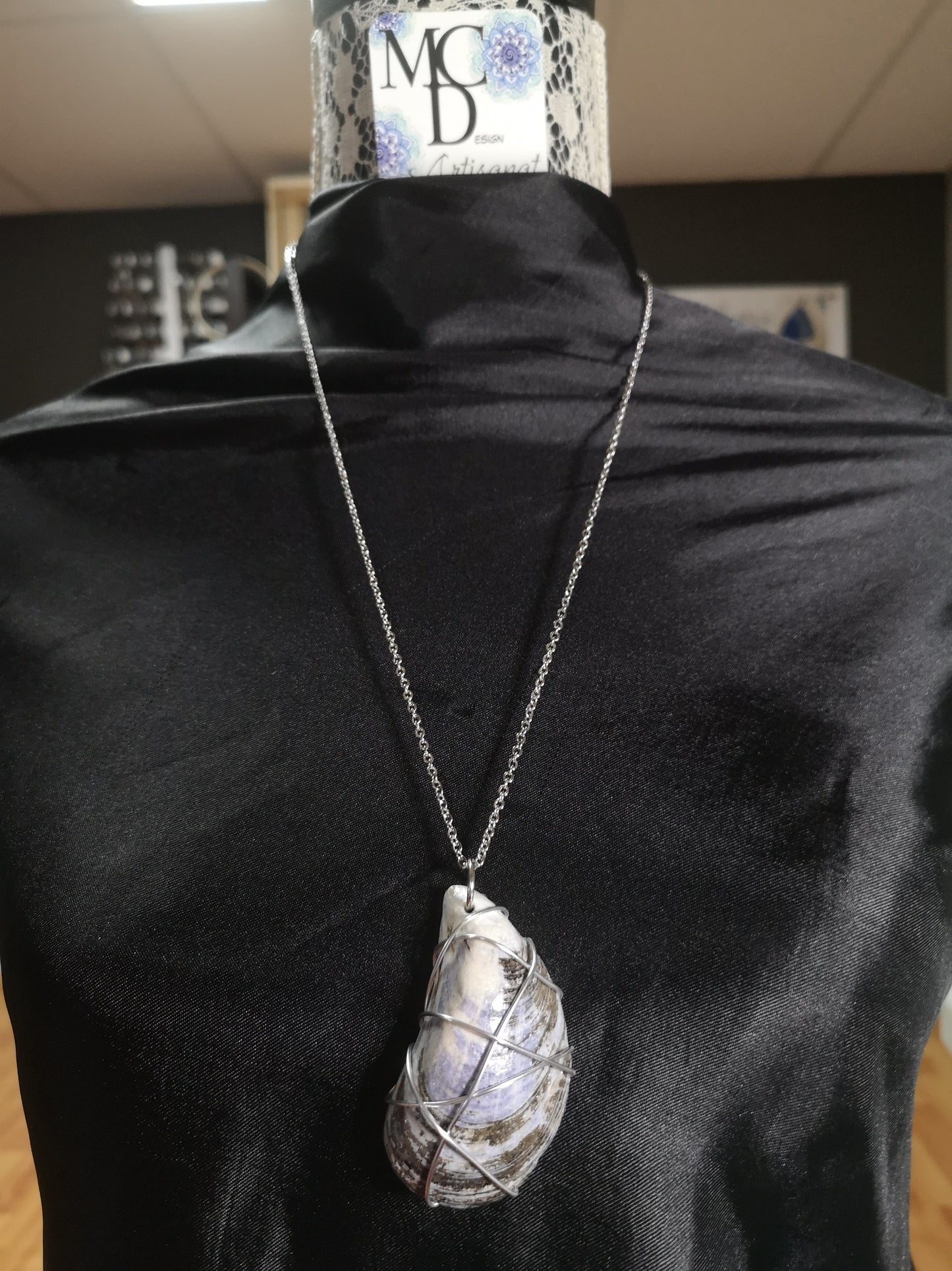 Collier avec coquillage des Îles-de-la-Madeleine