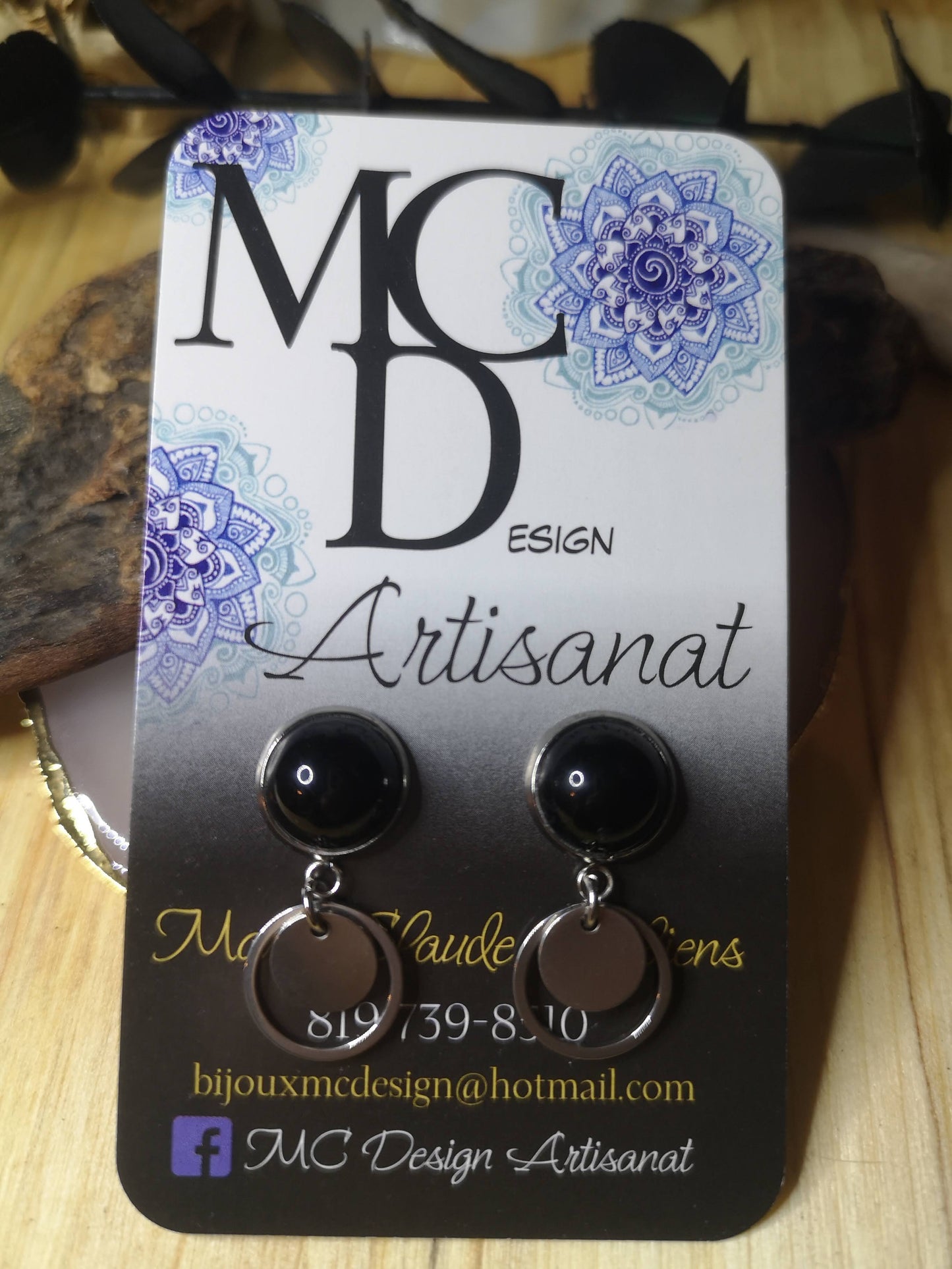 Boucles d'oreilles cabochon noir