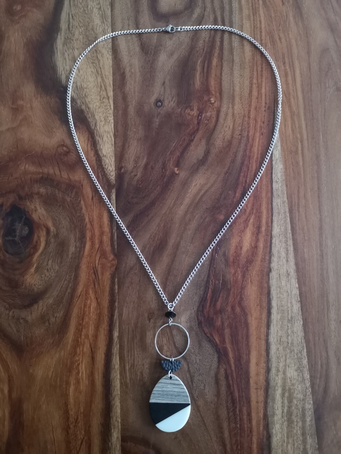 Collier long