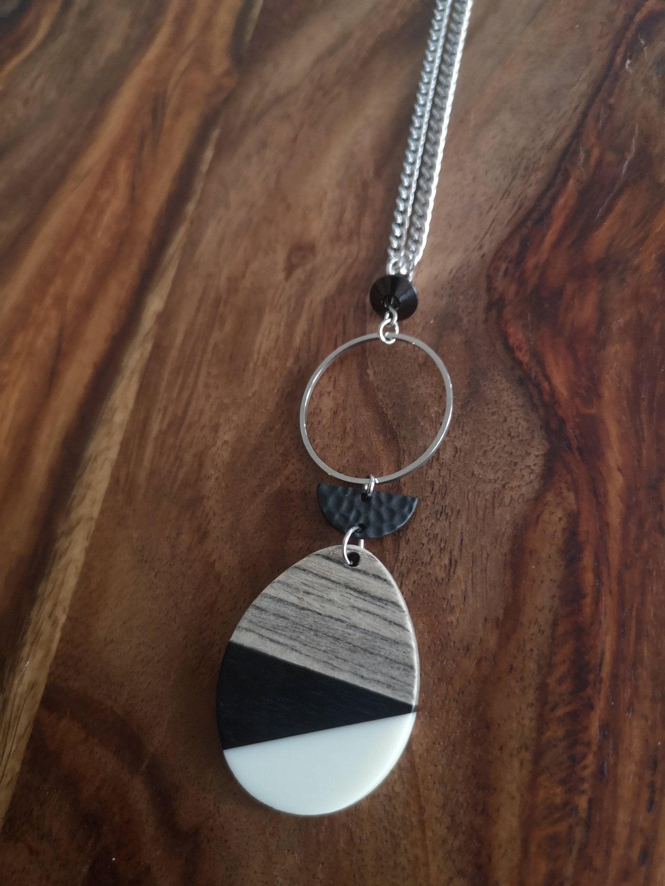 Collier long