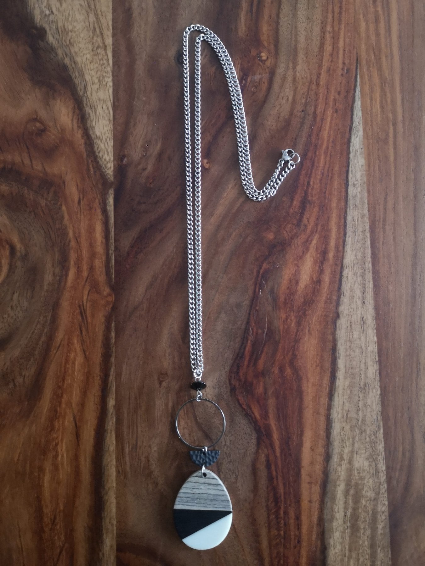 Collier long