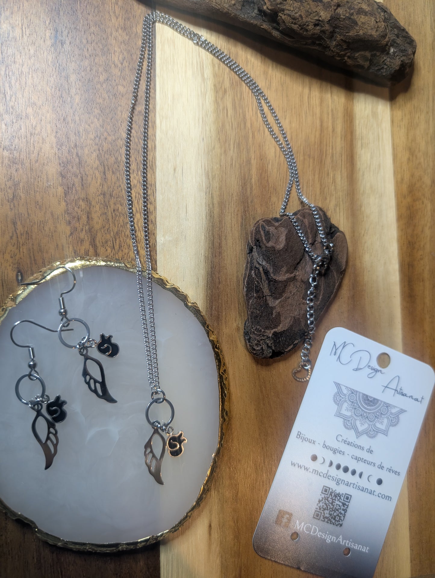 Ensemble collier et boucles d'oreilles