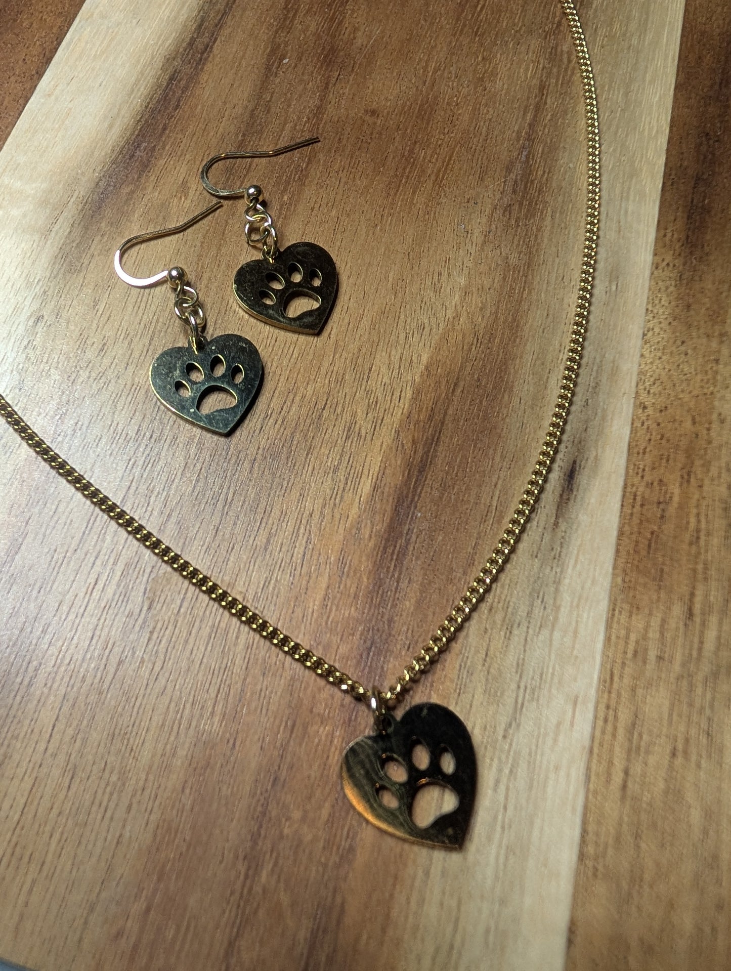 Ensemble collier et boucles d'oreilles