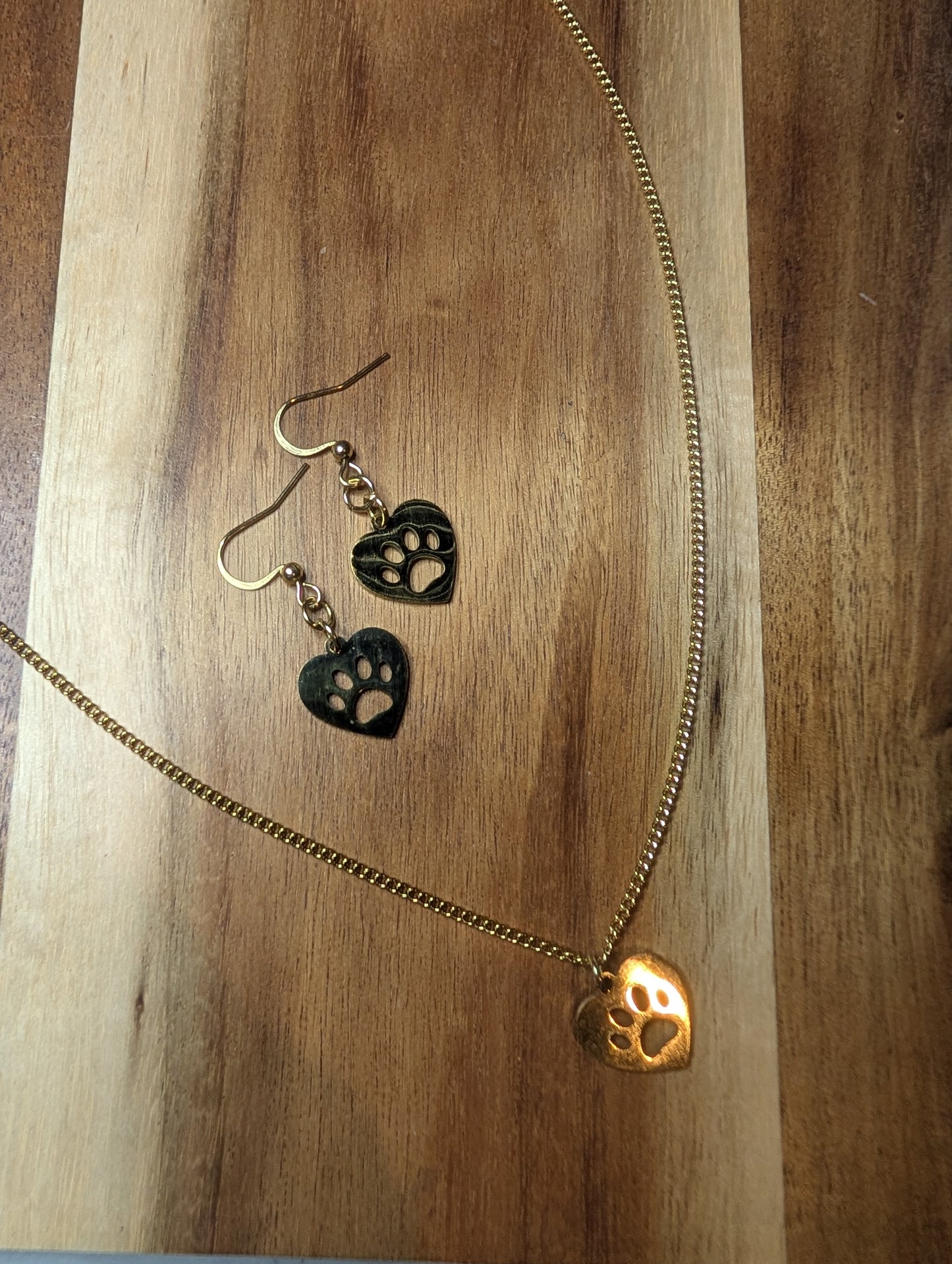 Ensemble collier et boucles d'oreilles
