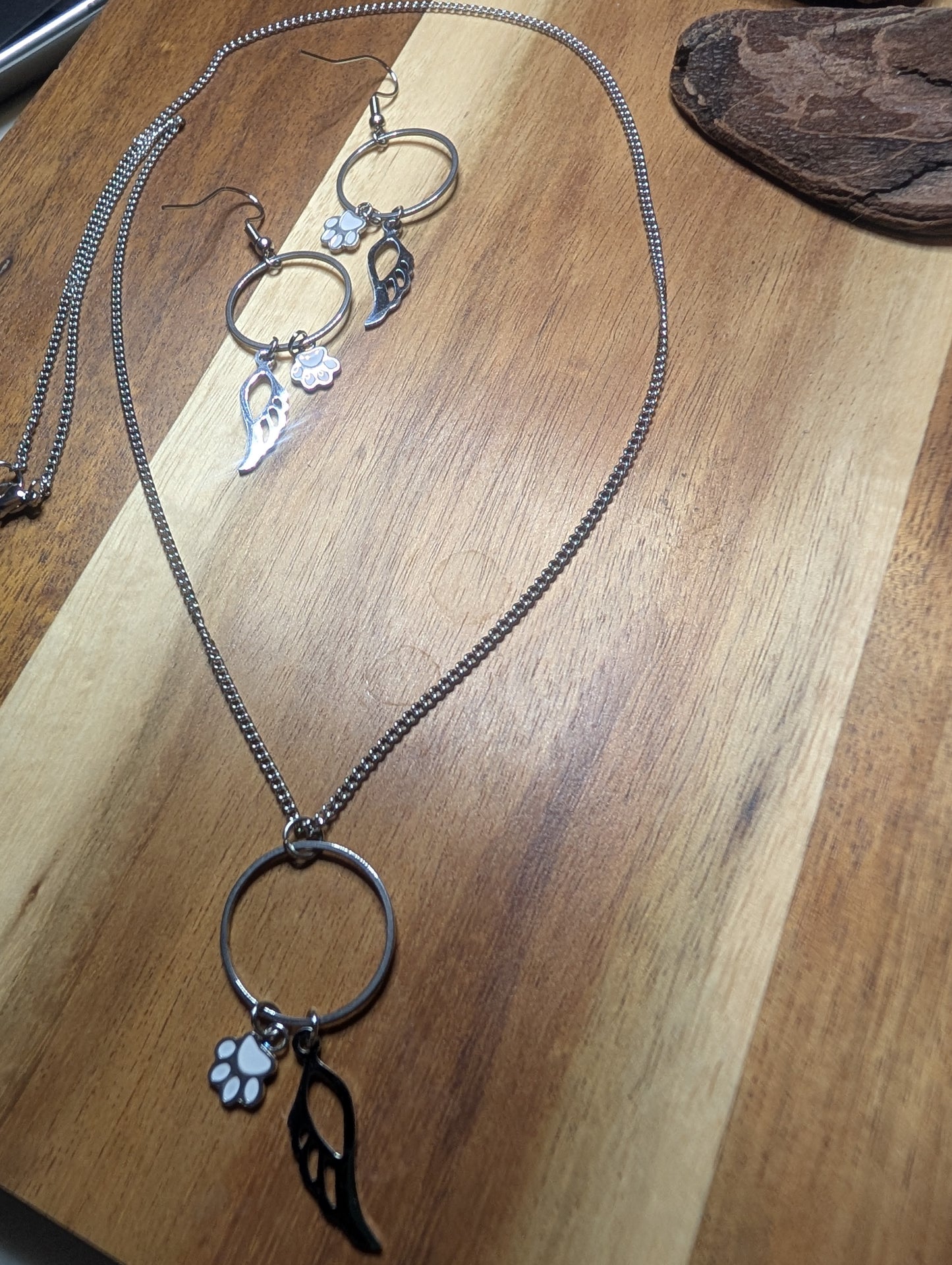 Ensemble collier et boucles d'oreilles