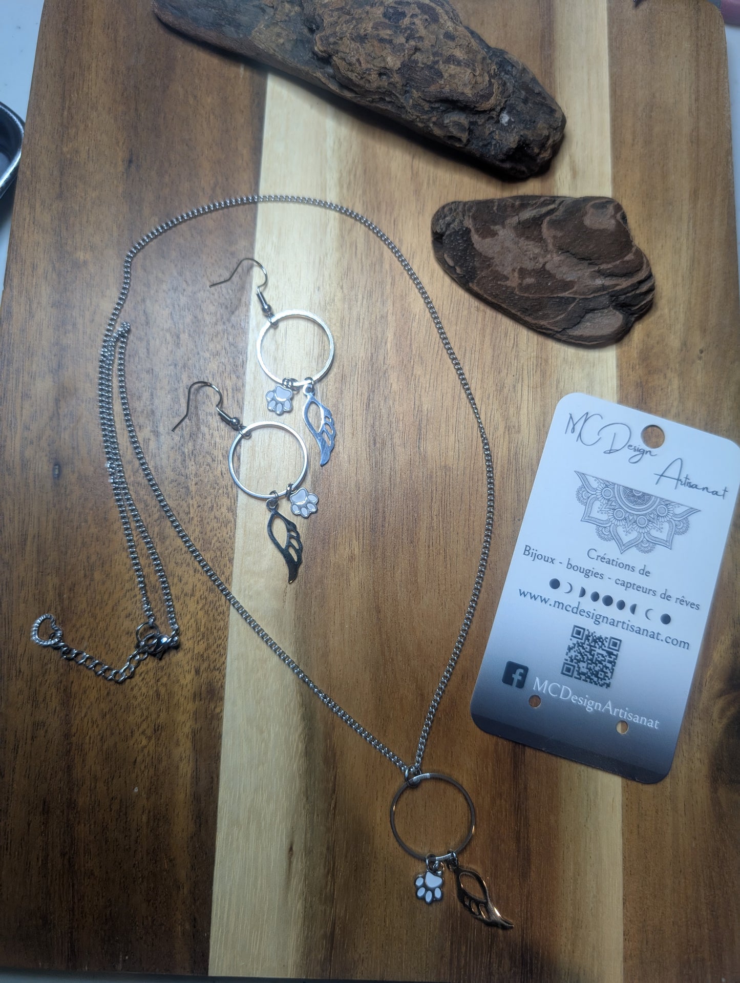 Ensemble collier et boucles d'oreilles